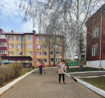Субботник на территории детского сада Субботник на территории детского сада.