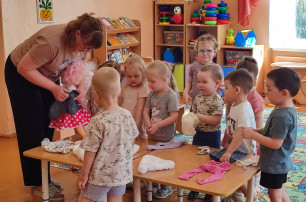 Итоговое занятие в 1 младшей группе "Подсолнушки" Итоговое занятие в 1 младшей группе "Подсолнушки".