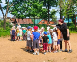 Спортивный поход в городской парк Спортивный поход в городской парк.